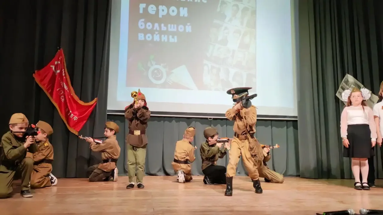 🎤 Праздничный концерт в начальной школе: дети поют для Победы  В начальной школе прошёл концерт, пос