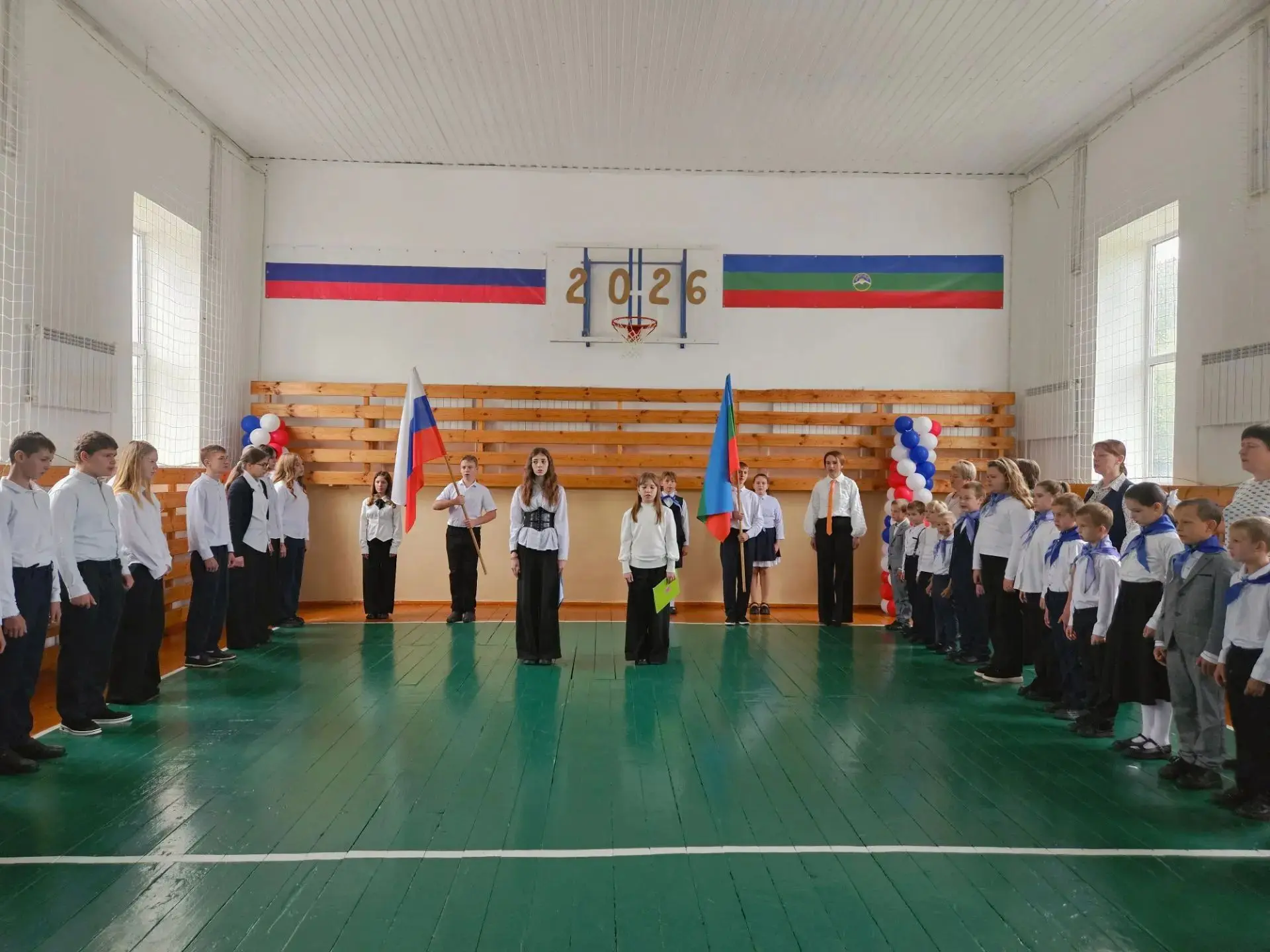 🎖 Еженедельная линейка в МКОУ " ООШ с. Курджиново "началась с важной традиции!