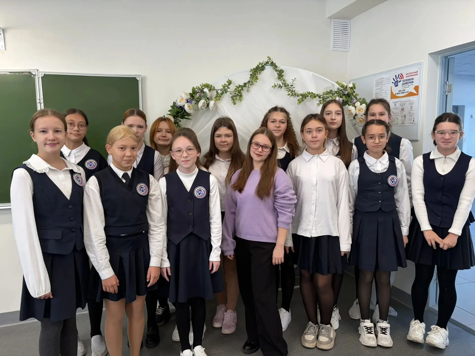 В честь Дня Учителя ученики 6 Б класса подготовили сюрприз прямо в кабинете. Ребята сам...