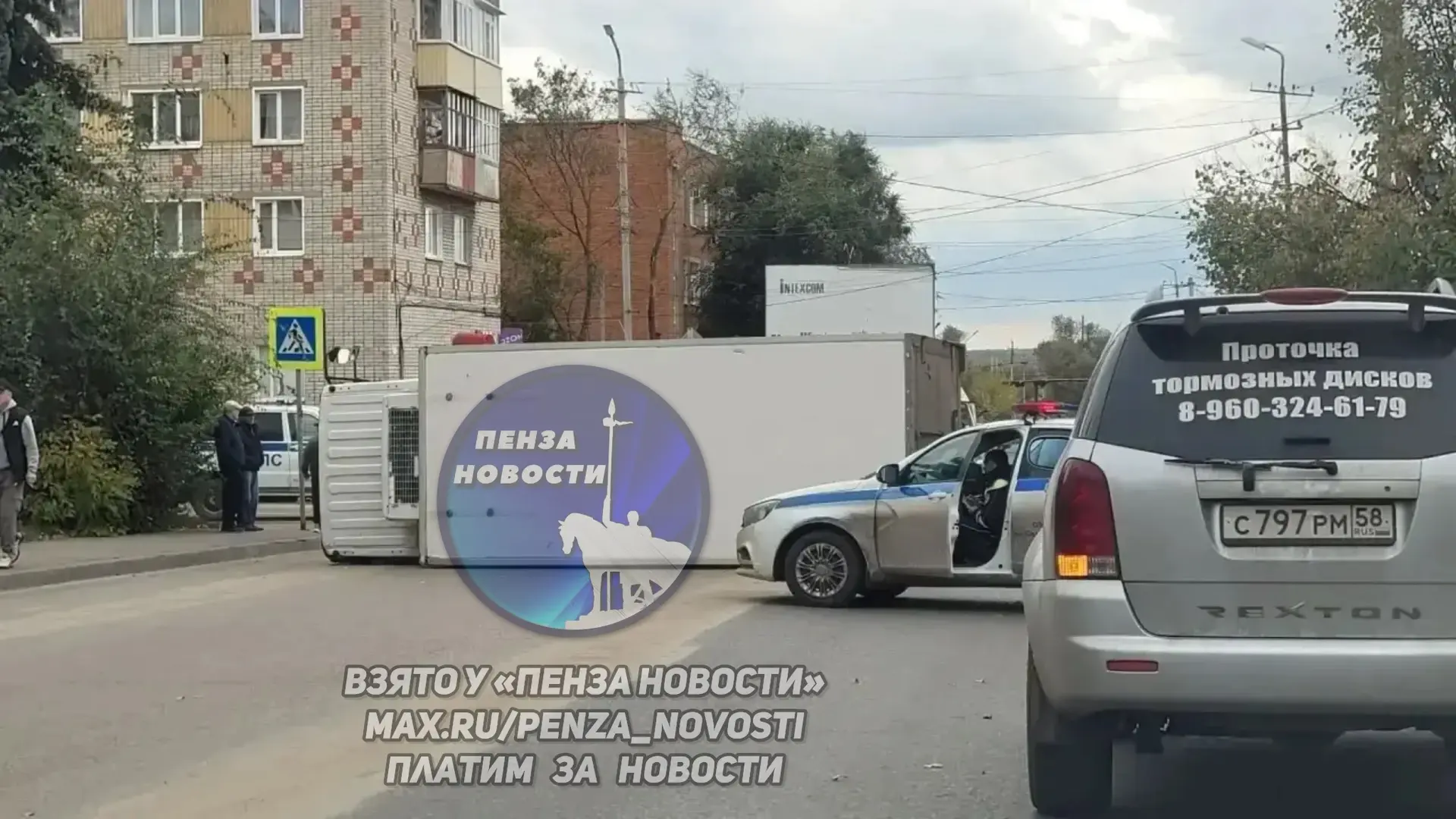 Скорая помощь «перевернула» большегруз на перекрёстке улиц Пушкина и Ленина в Сердобске...