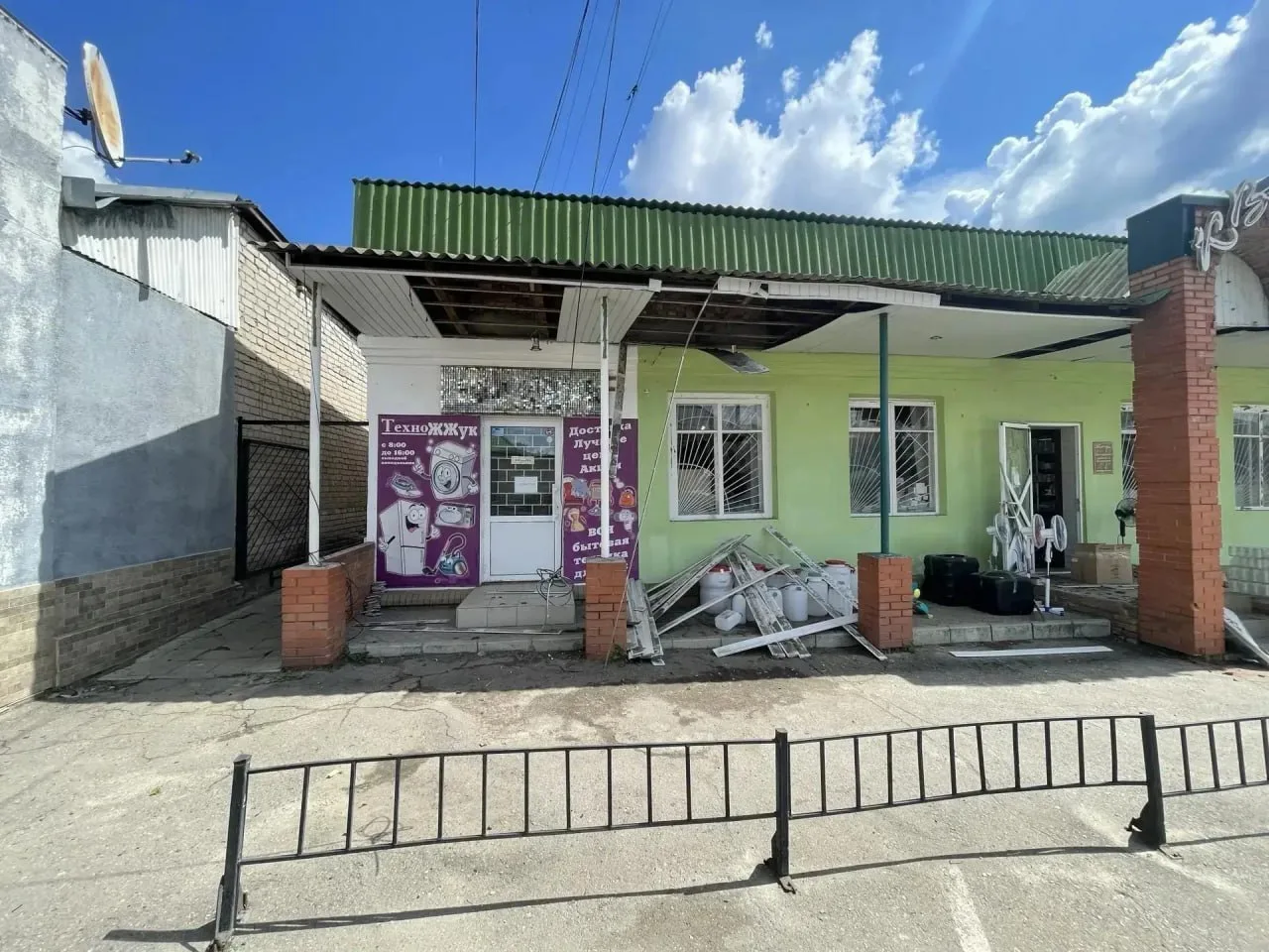 ‼️🇷🇺🇺🇦 Враг атаковал рынок в Сватово ЛНР, пострадали 7 человек

▪️В разгар выходного дня, нацист