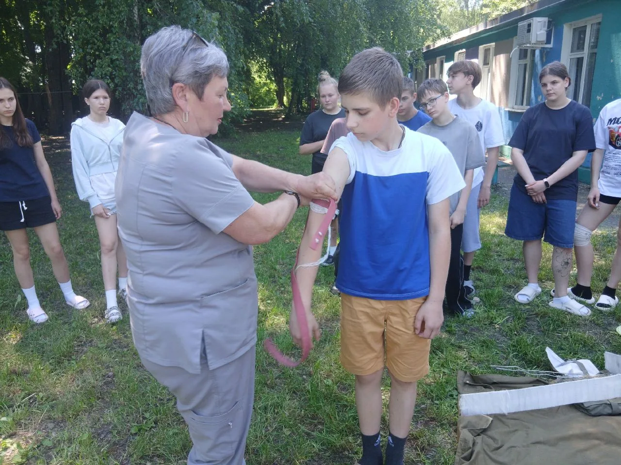 ❗️На страже жизни: медсестра  Рудова Галина Ивановна обучила кадет и юнармейцев тактической медицине
