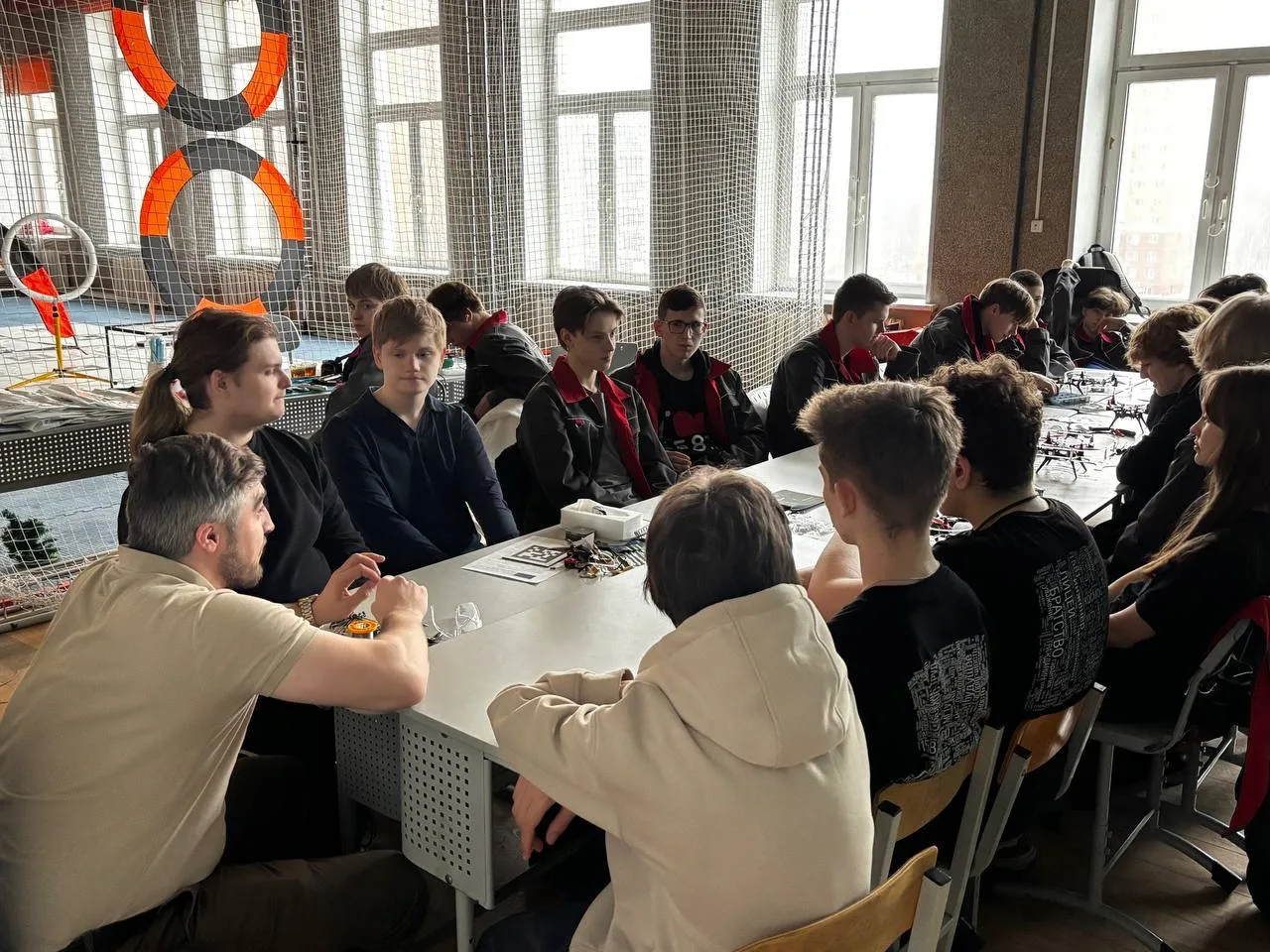День профпроб в КАИТ №20: кибербезопасность и беспилотная авиация 👨‍💻  Учащиеся 9А, В, К и М классов