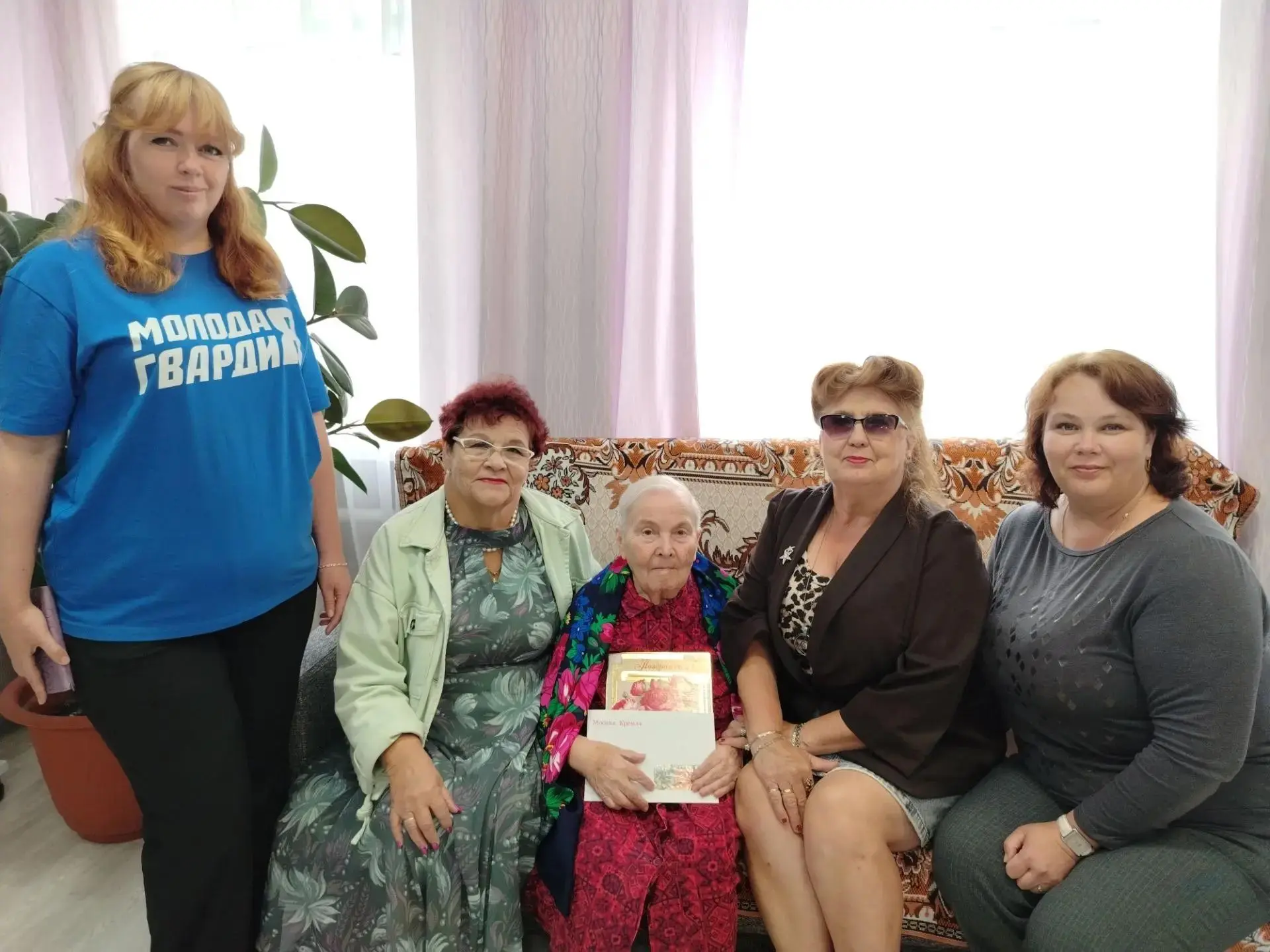 С глубоким уважением и благодарностью! Поздравили с 98-летием труженицу тыла, ветерана ...