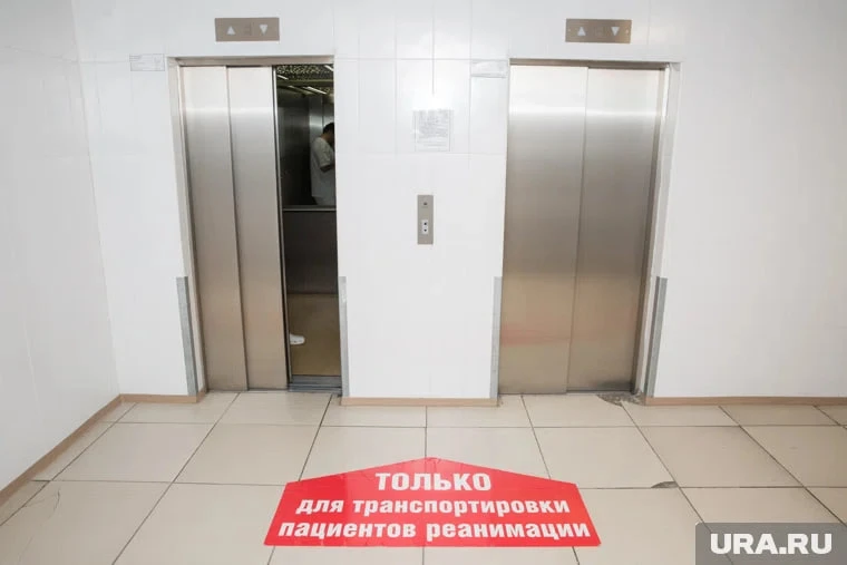 Лабытнангская больница год не может купить лифт — в России их мало  Пациентов носят по лестнице на н