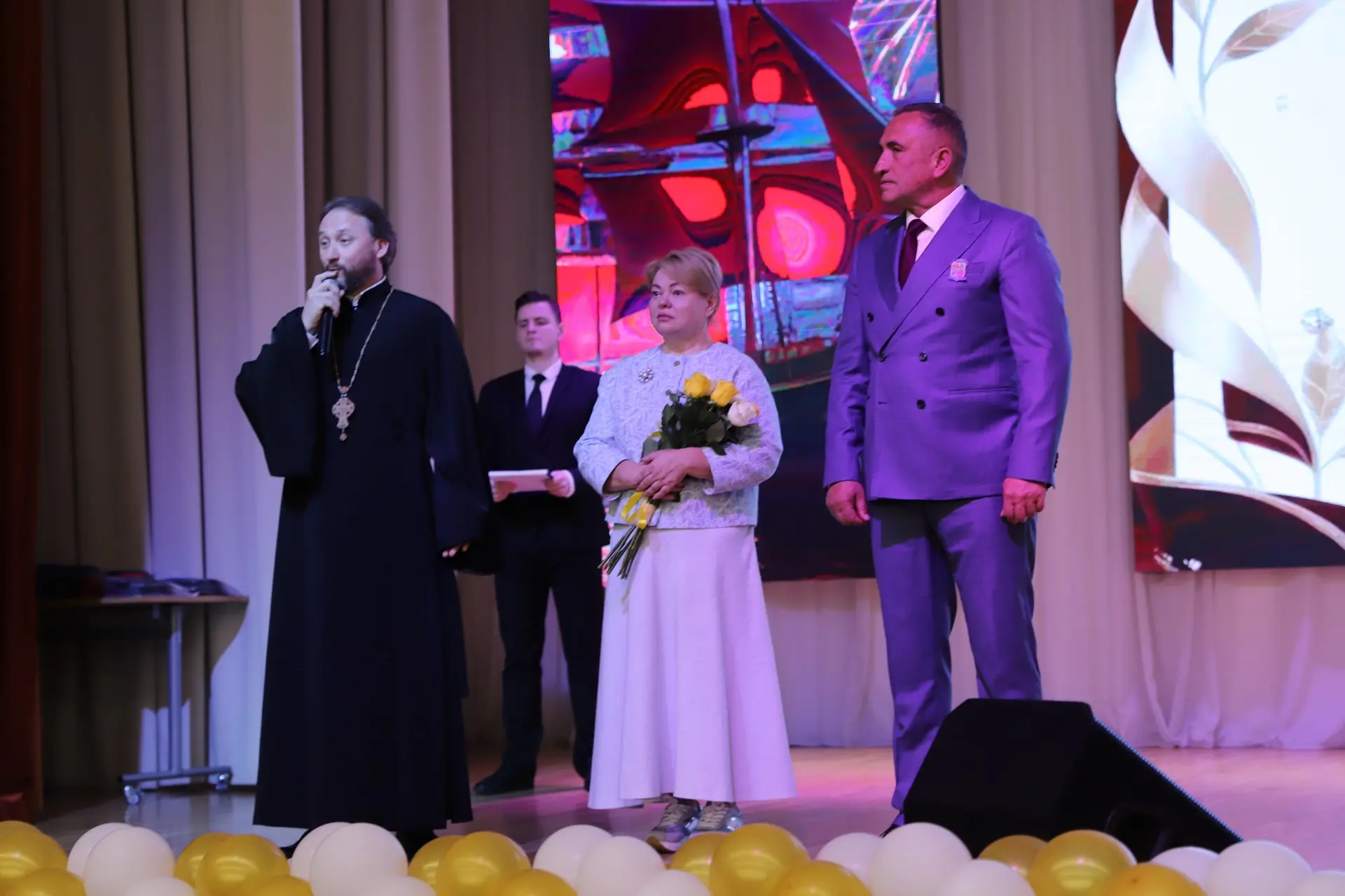 📅Сегодня в Центре образования «Кудрово» состоялась торжественная церемония вручения аттестатов о ср