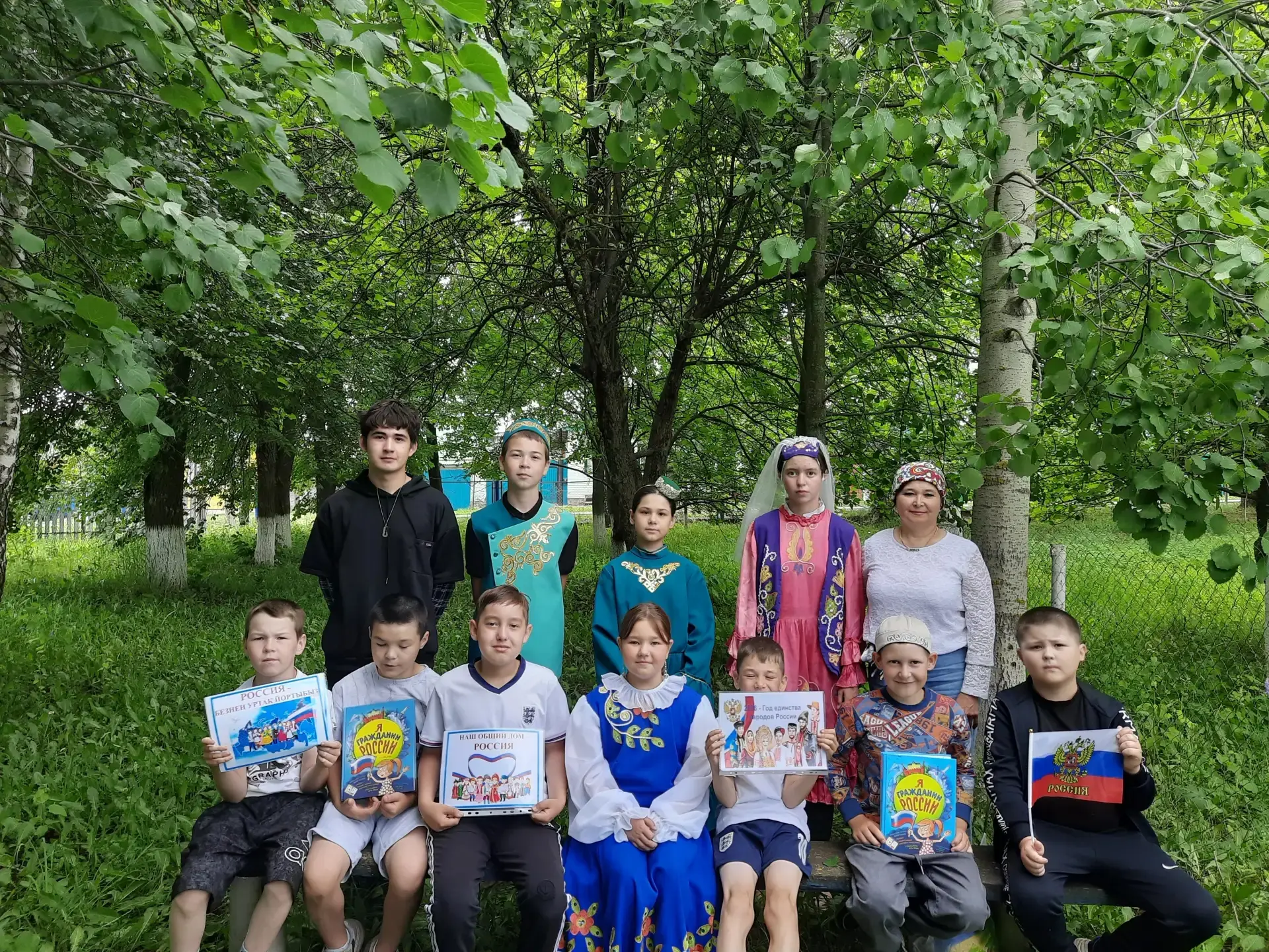 Одиннадцатый день в пришкольном лагере посвящается дню России, Конституции Российской Федерации. Пос