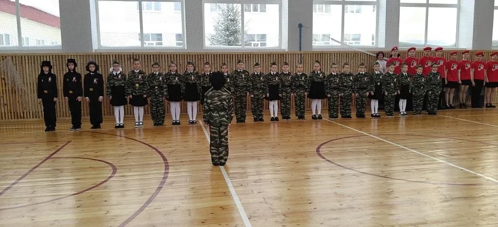 Сегодня в школе прошёл смотр строя и песни «Чтим, помним, гордимся» Наши третьеклассники показали об