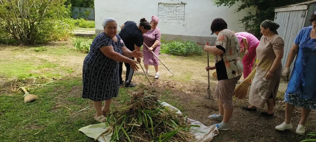 Каждое доброе дело начинается с желания помочь. Коллектив детсада "Колокольчик" дружно ...