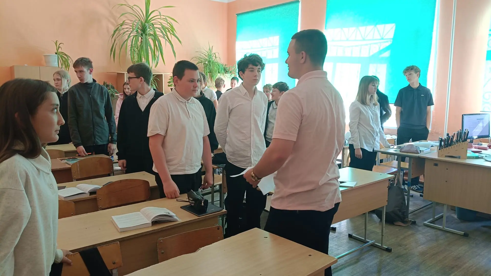 🎉 Совет старшеклассников проверил соблюдение школьной формы! 🎉