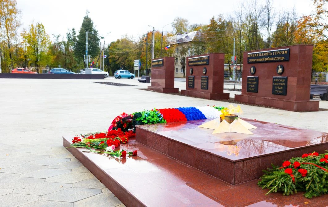 Более 1,4 тыс. памятников и мемориальных комплексов обновили в России с 2019 года