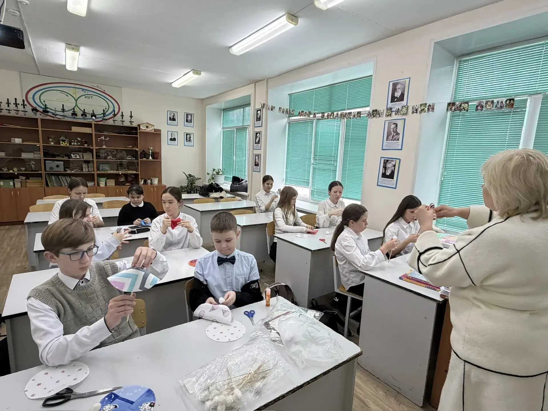 В нашем 6А классе сегодня настоящий праздник! Тройная дата: Масленица, День Защитника Отечества и Ме