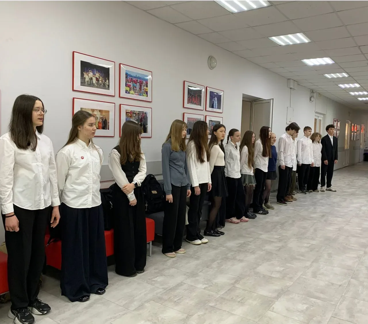 Новая учебная неделя началась с торжественных линеек! 🇷🇺  Сегодня, 6 апреля, в Гимназии №32 по тради