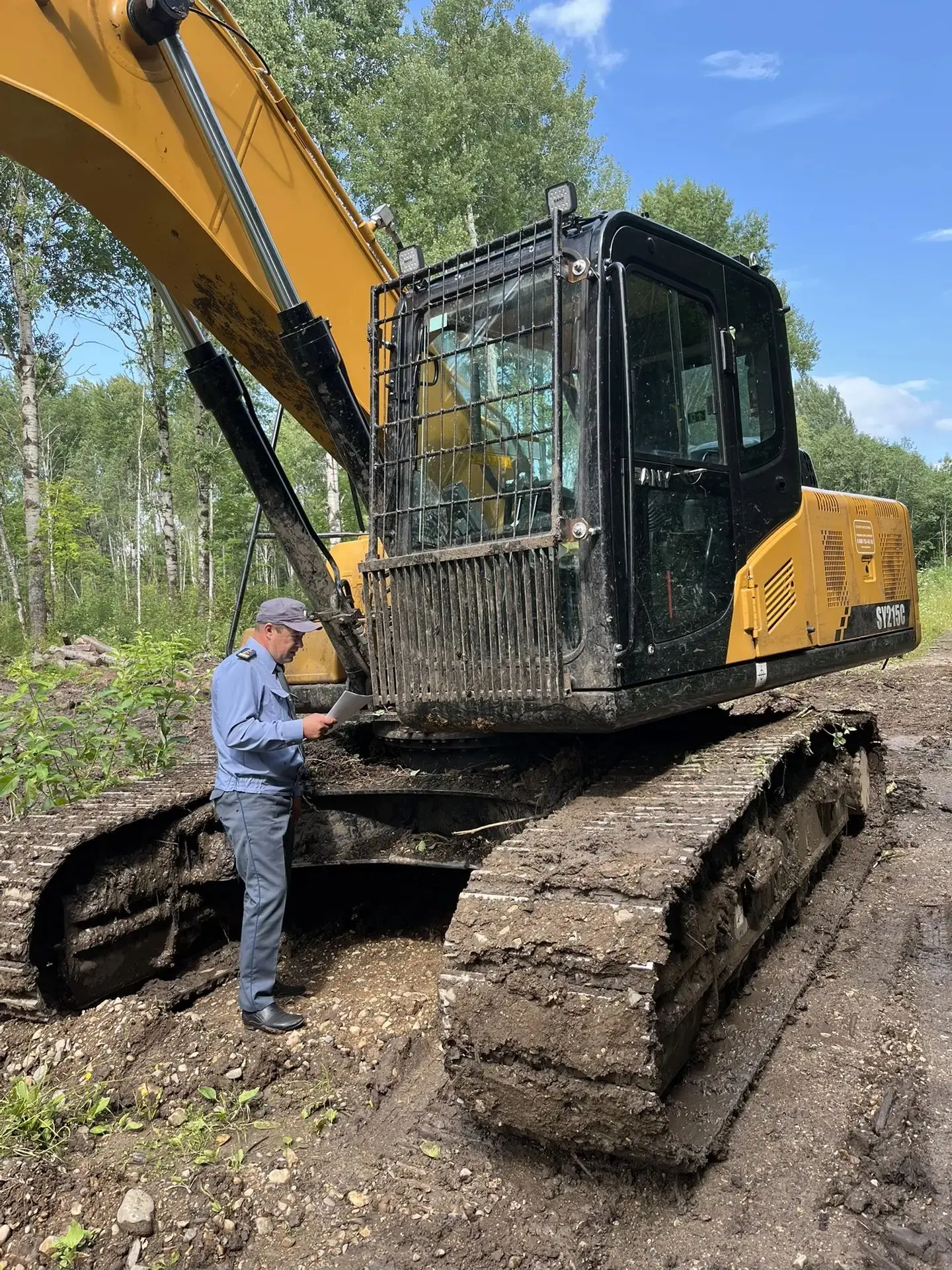 🚜 Новая техника на линии! Как лесозаготовители поставили на учет мощный автопогрузчик ...