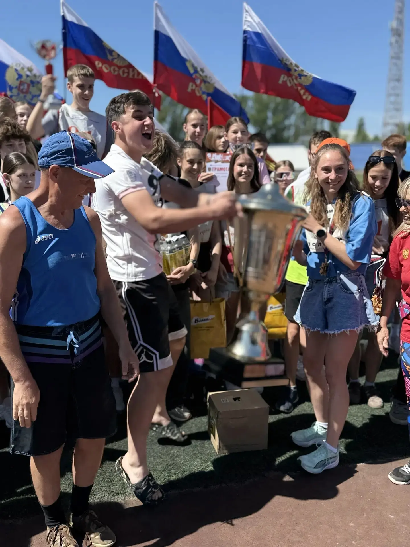 Сегодня на стадионе "Торпедо" состоялась 66-я Легкоатлетическая эстафета, посвящённая 81-й годовщине