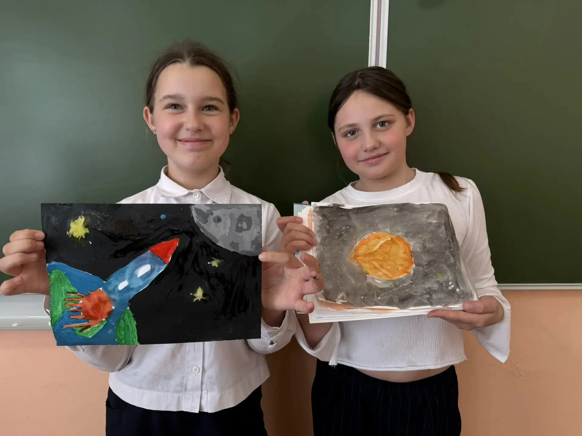 «Космос: далёкий и близкий»  В рамках недели космоса в 3Г классе прошёл конкурс рисунков: «Космос: д