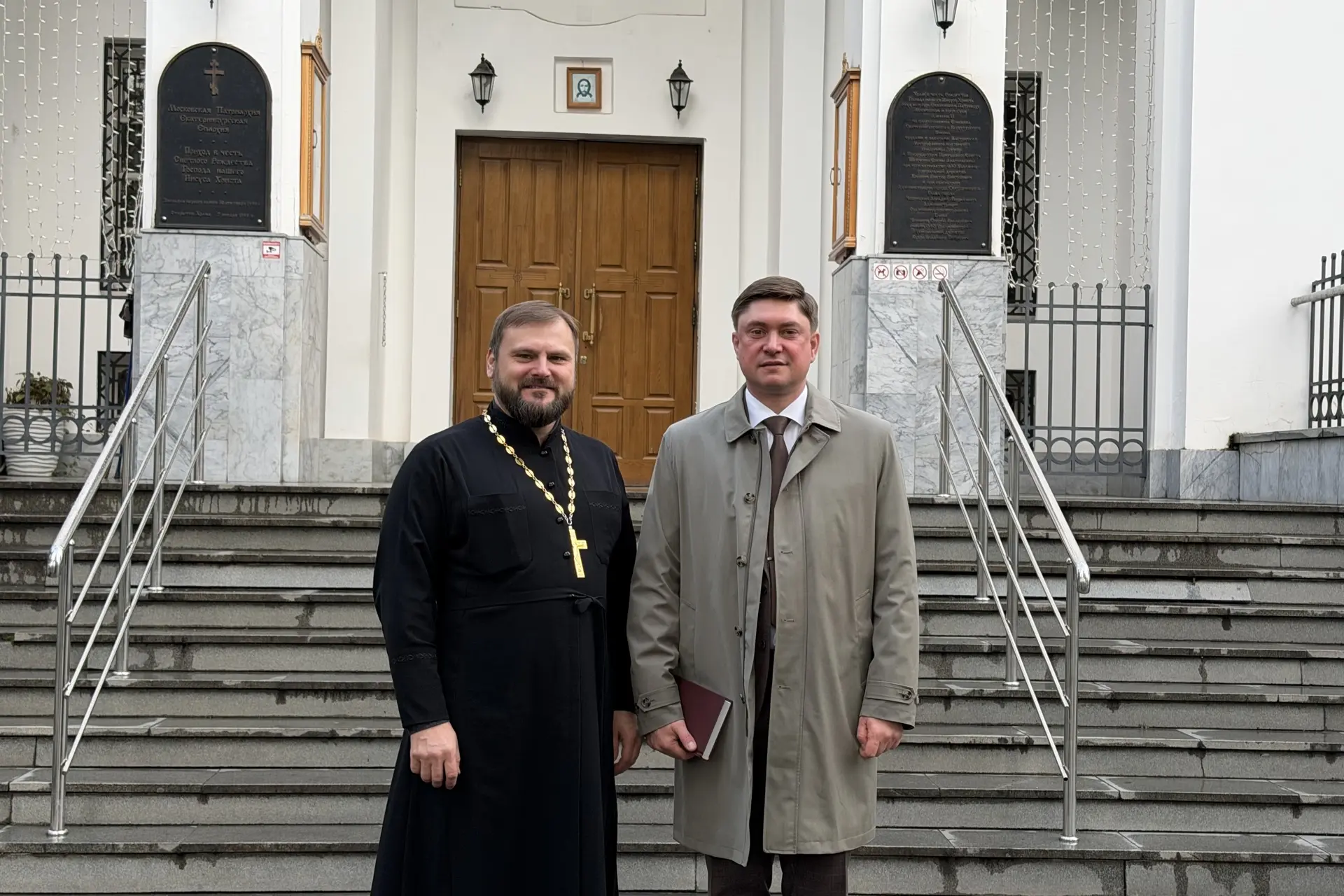 Глава Орджоникидзевского района Максим Чаплыгин встретился с настоятелем прихода иереем...