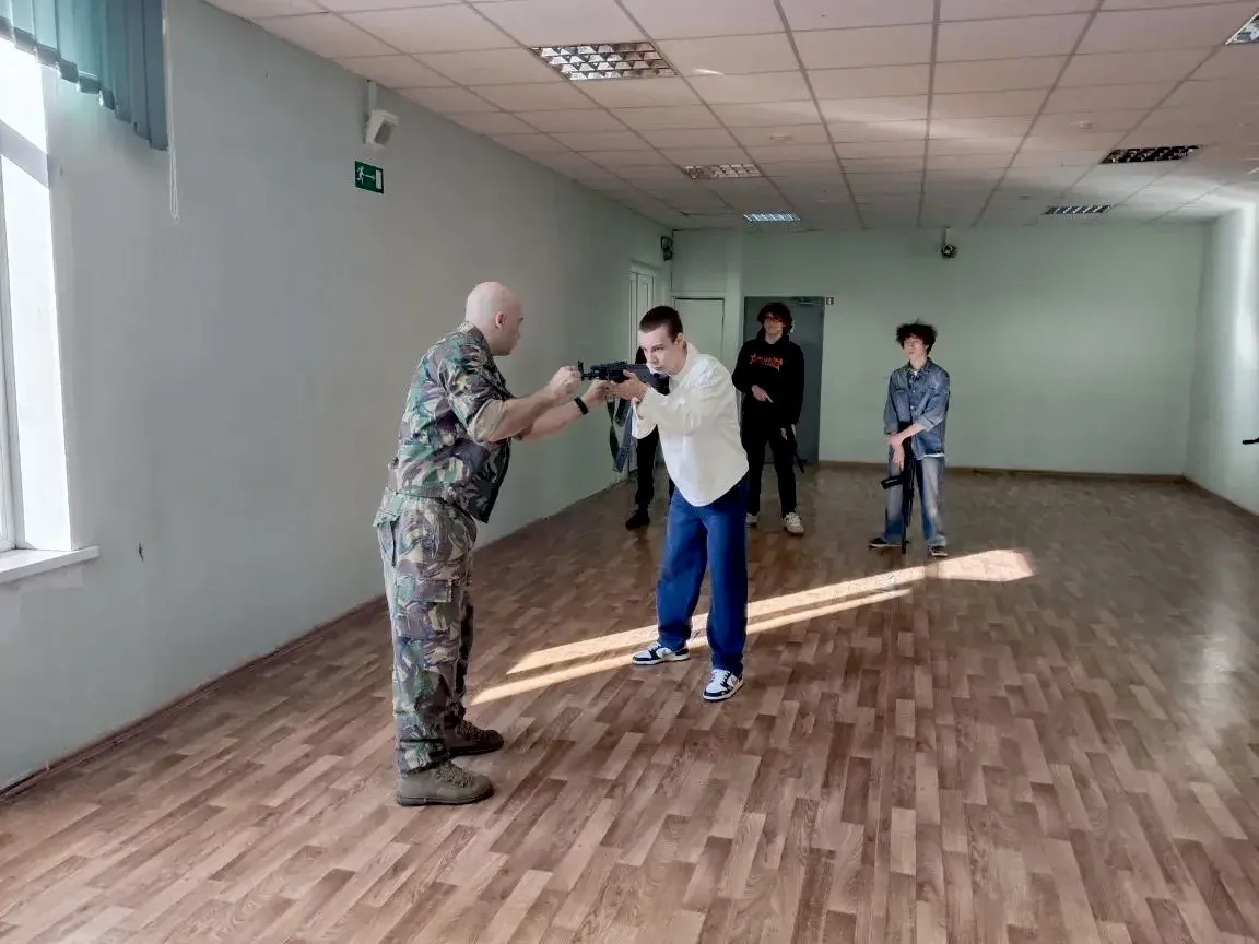 В самарской школе №175 состоялось практическое занятие по основам безопасности и начальной военной п
