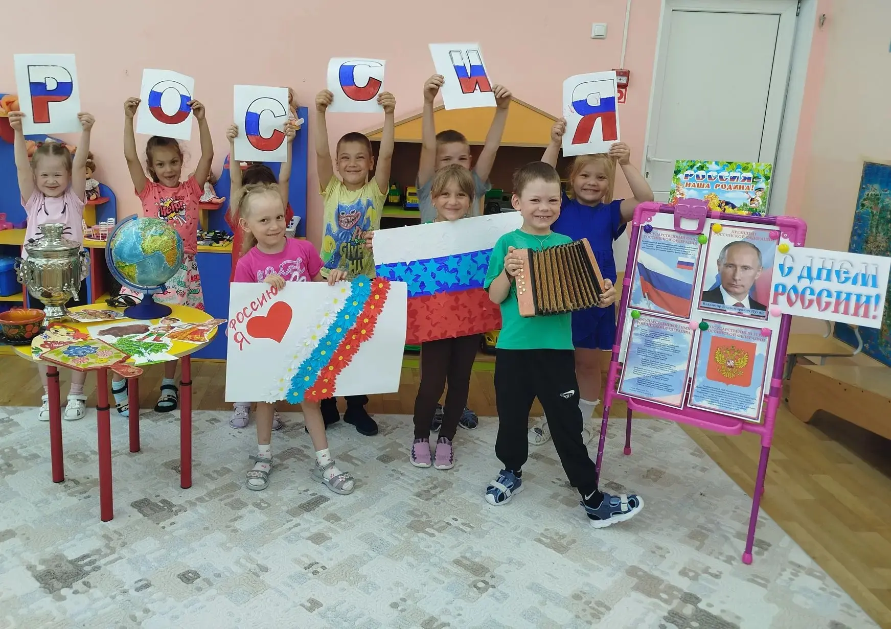 Накануне Дня России в старшей группе «Рябинка» прошёл патриотический день 🇷🇺