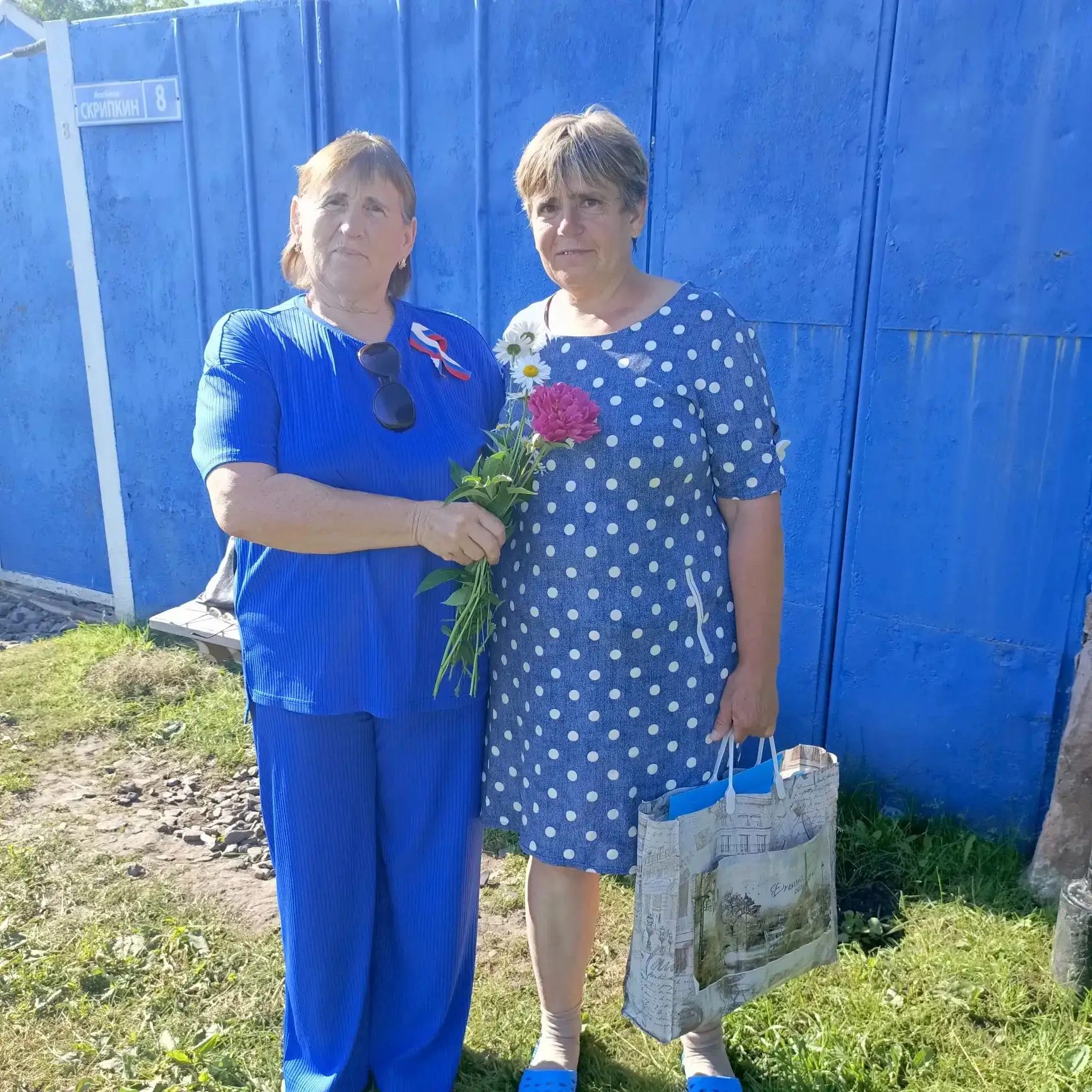 Примите искренние поздравления с Днем России! В этот праздник хочется пожелать больших успехов, верн