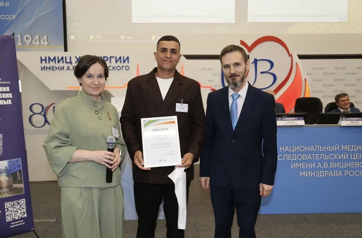 🧑‍⚕️Врач-хирург отделения гнойной хирургии Эдрис Аль-Канани вошел в ТОП-5 призеров меж...