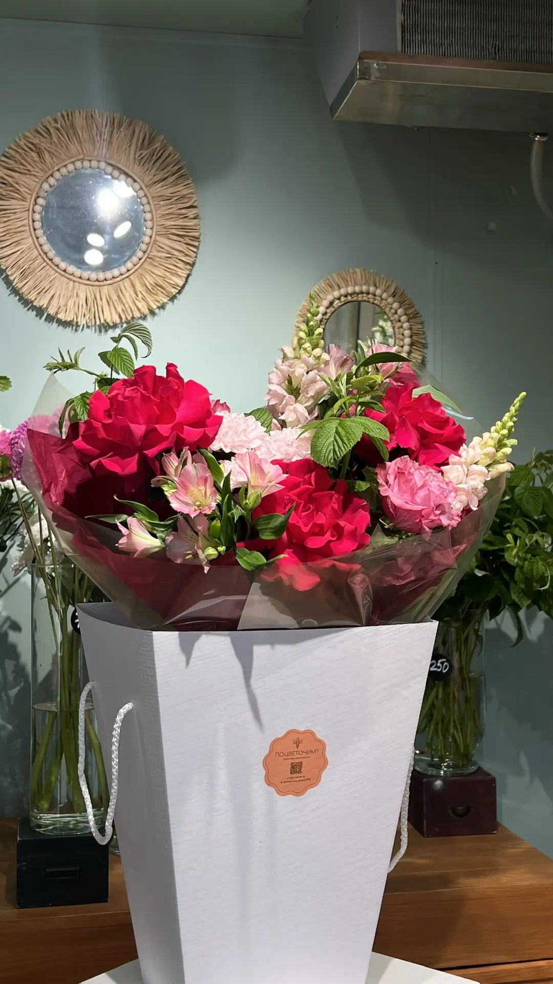 Вам доставка букета от Поцветочим! 💐🐝