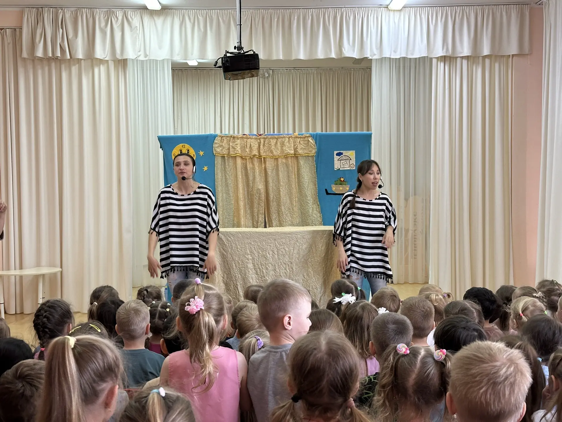 🎭 Гости из Театра «Маска» 🎭

Сегодня в нашем детском саду произошло замечательное событие! К нам в