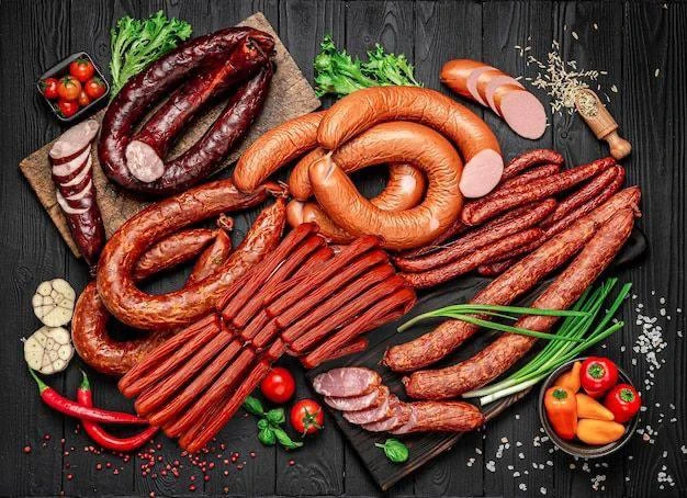 Копчёные изделия (курица, рёбра, рыба)

❌Народные лекари говорили: «дым лечит травы, но губит пищу».