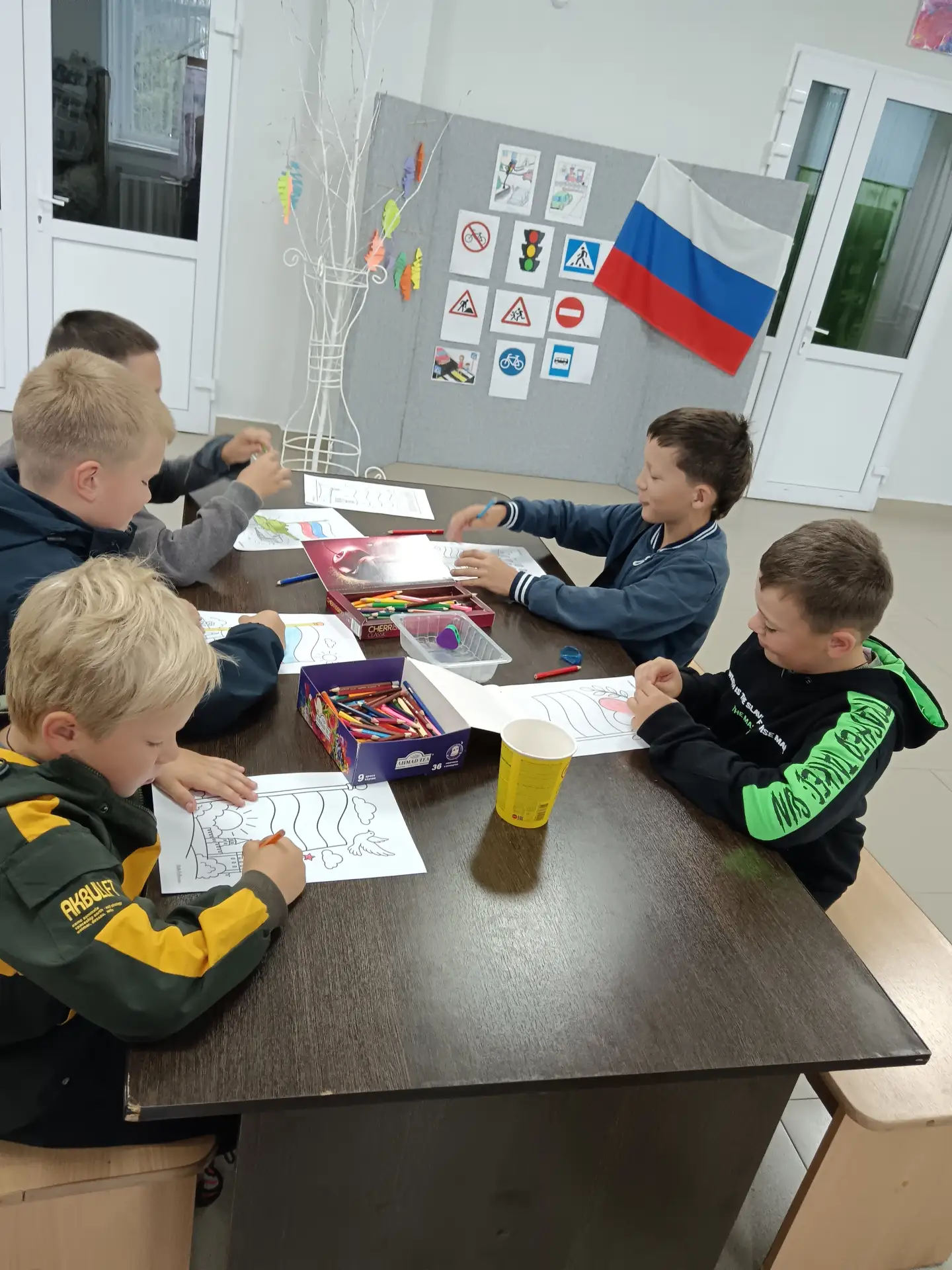Лето стремительно подходит к концу, и совсем скоро школьные звонки позовут ребят за пар...
