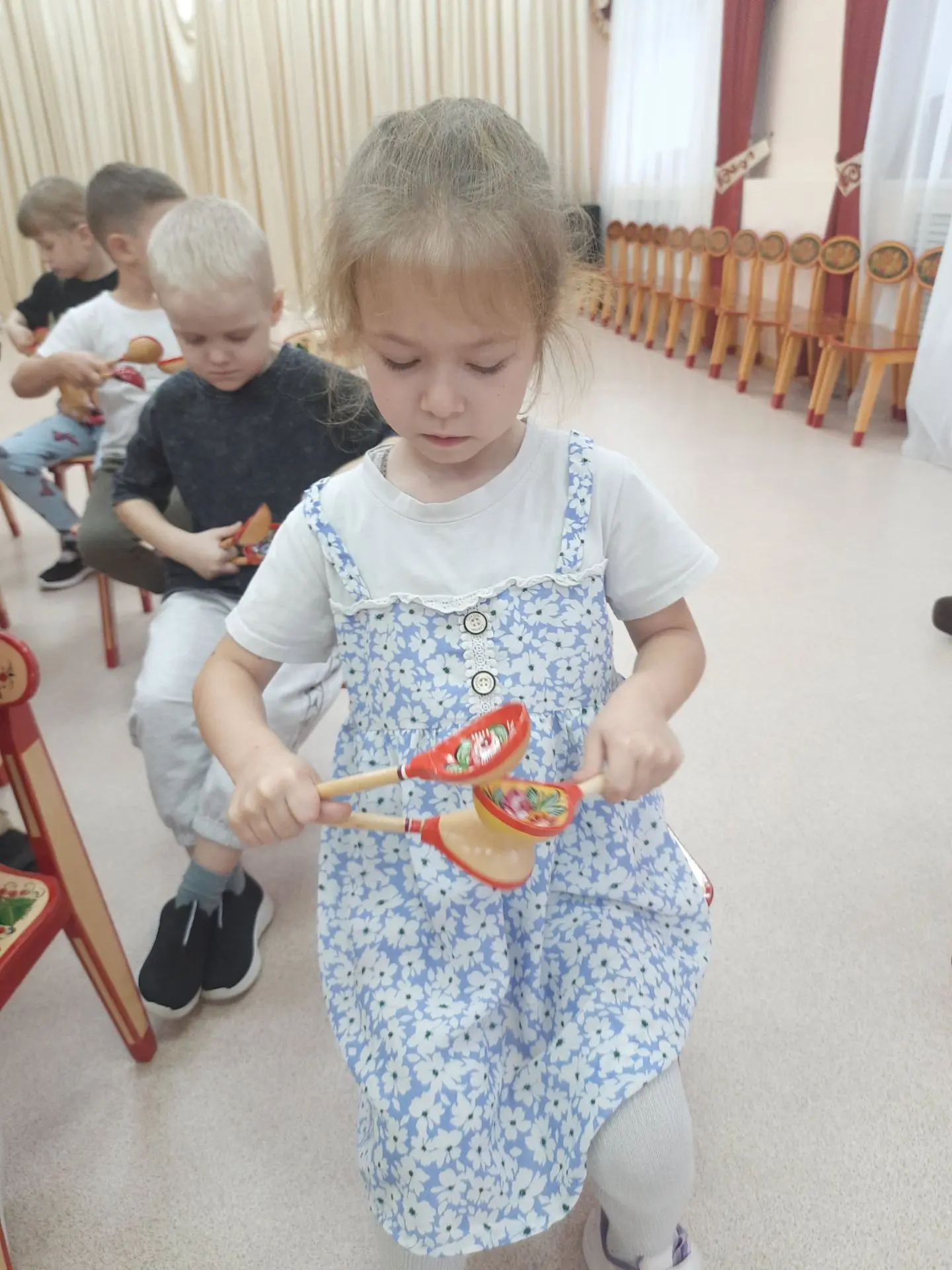 Сегодня мы вспоминали названия русских народных инструментов, играли на них.