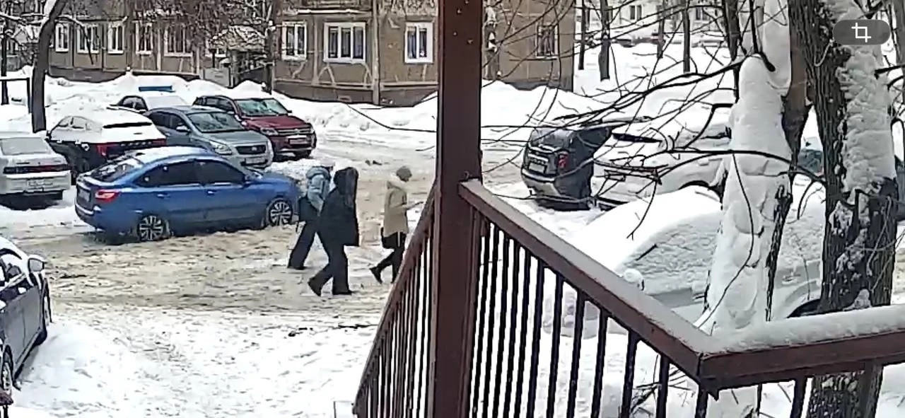 От подписчика:  "09.02.26 в 15.10 ударили машину во дворе и скрылись с места дтп, прошу выйти на свя
