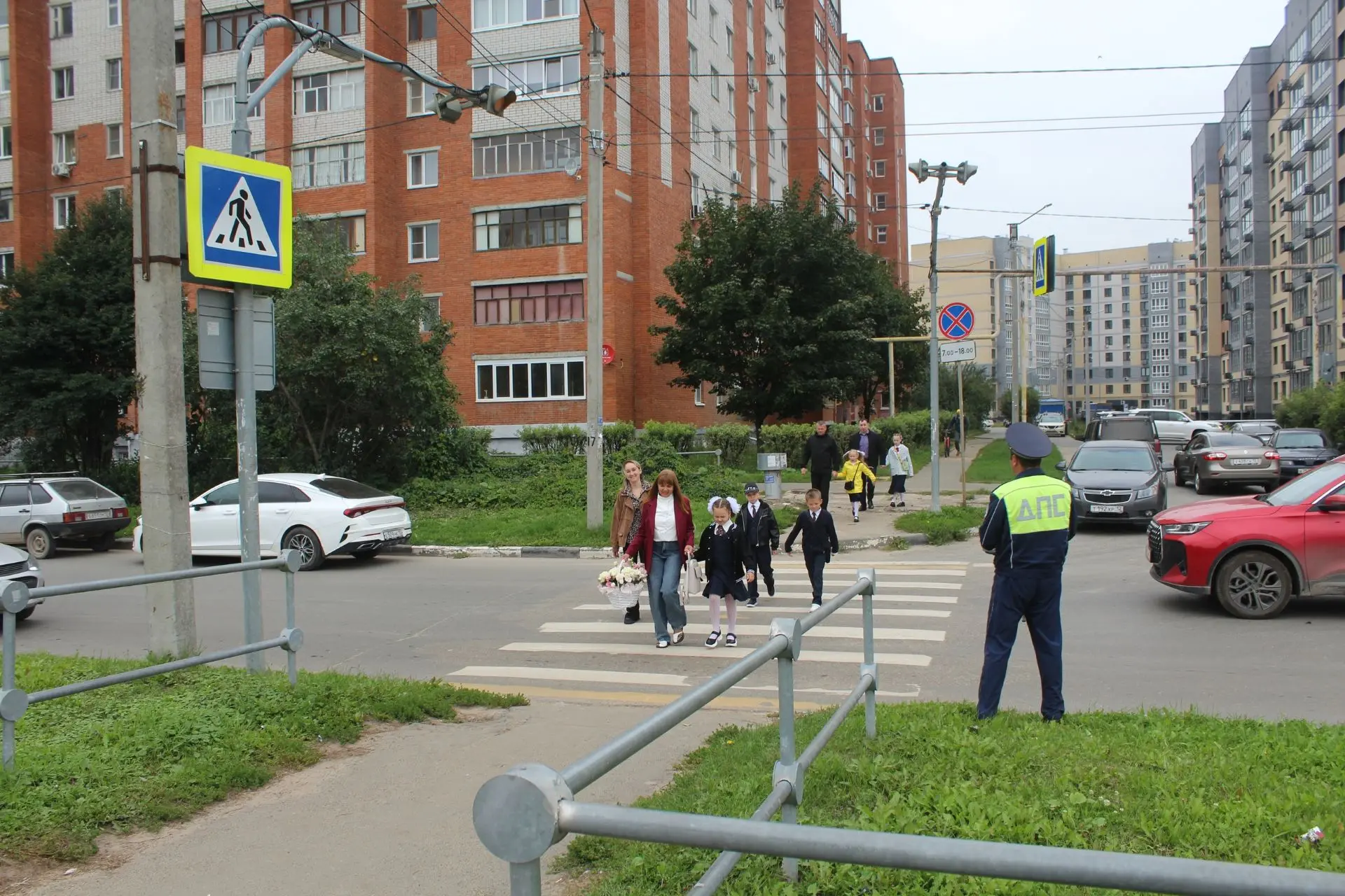 В течение первой учебной недели сотрудники Госавтоинспекции Марий Эл обеспечивают дорож...