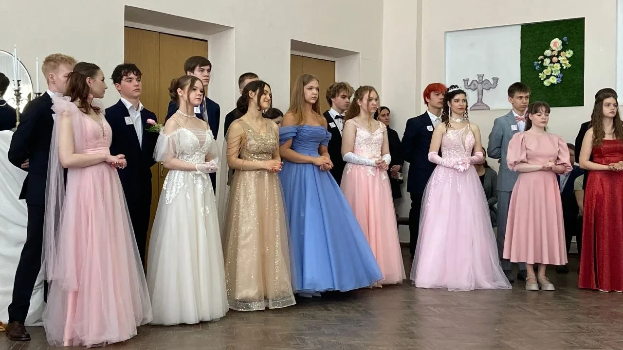 В Сормово закружился первый Бал! 💃🕺  30 танцевальных пар, живая музыка и атмосфера XIX века — в ЦДТ 