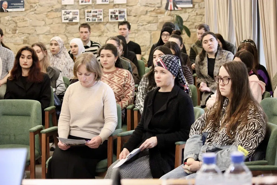 В КЧГУ прошел круглый стол «Честность и закон — путь к развитию»  Мероприятие организовано кафедрой 