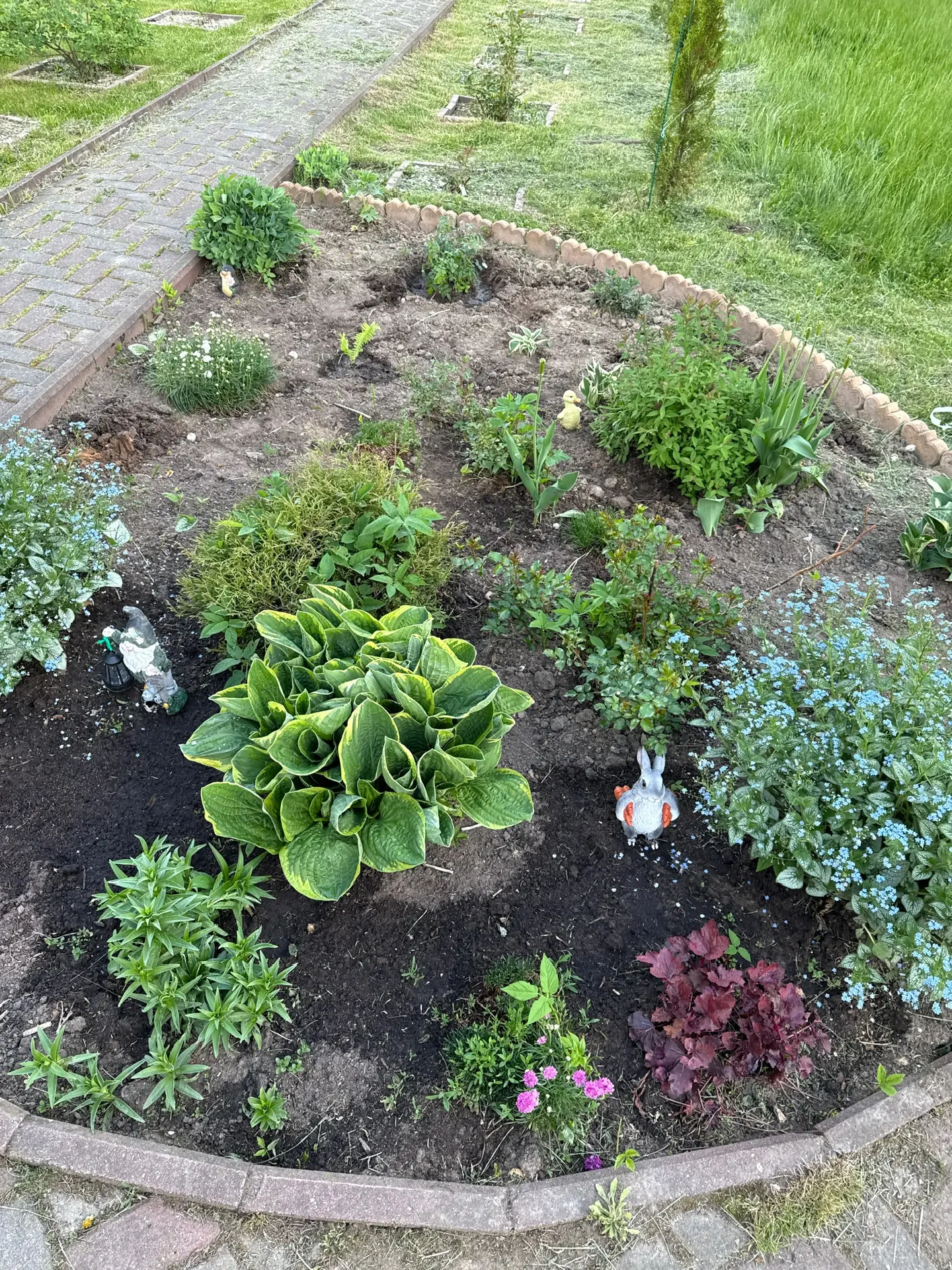 🌿✨ Ну что, друзья… официально объявляем дачный сезон открытым 😍🌸  Сегодня мы с ребёнком и мамой устр