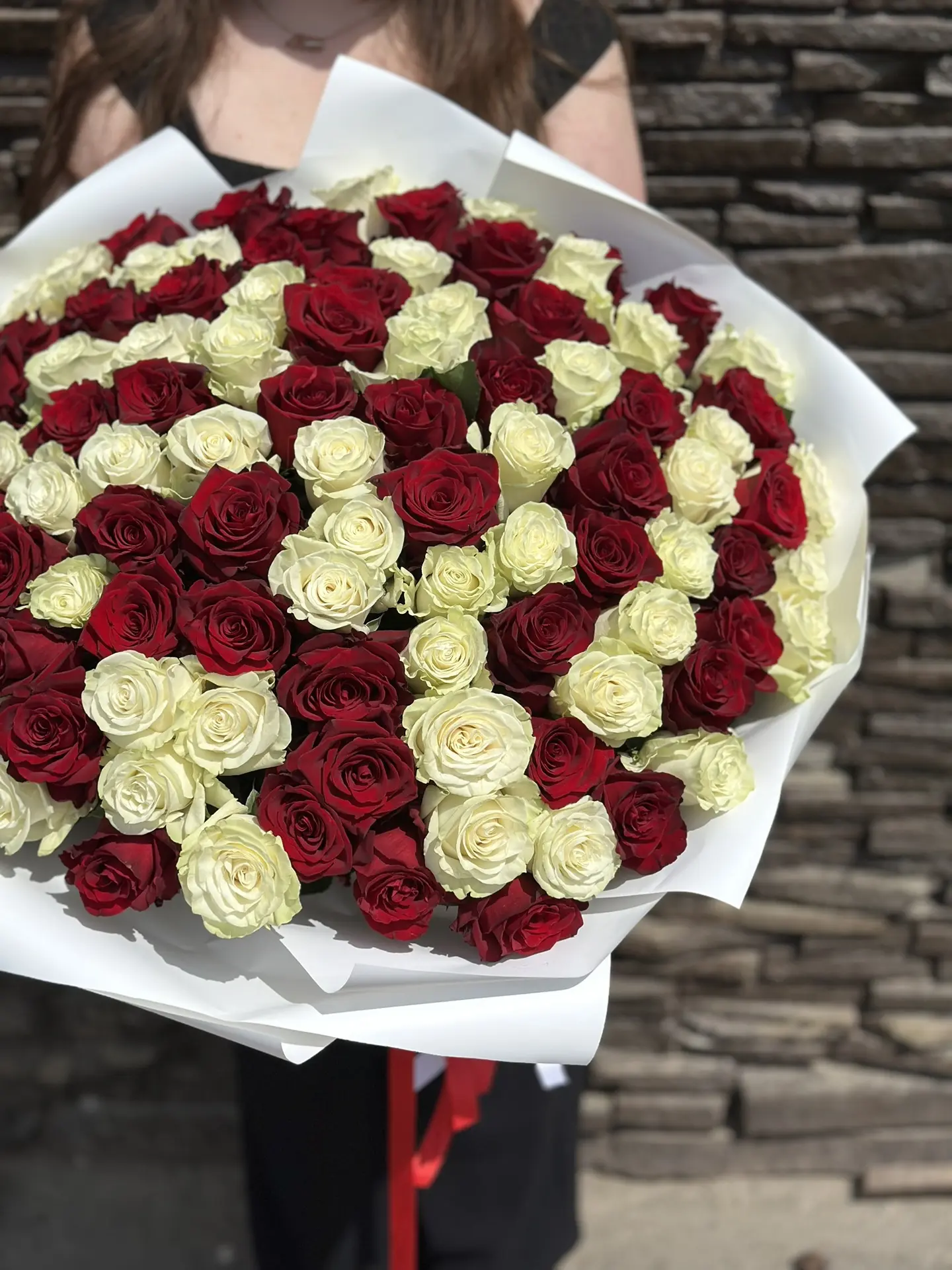 💐 Невероятный букет из 111 роз, собранный под заказ ✨
