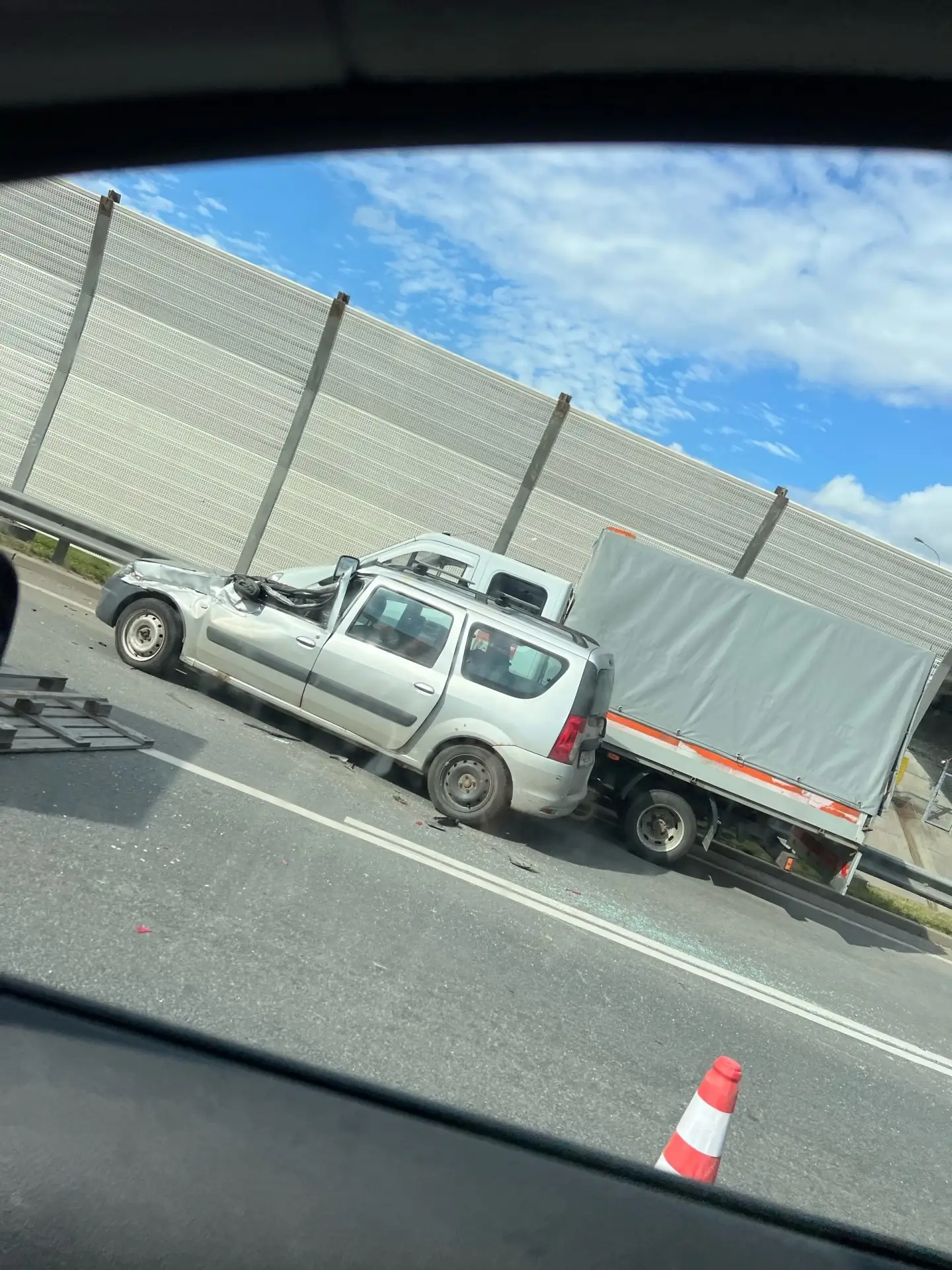 Авария на внутреннем кольце КАД перед Большим Обуховским мостом.