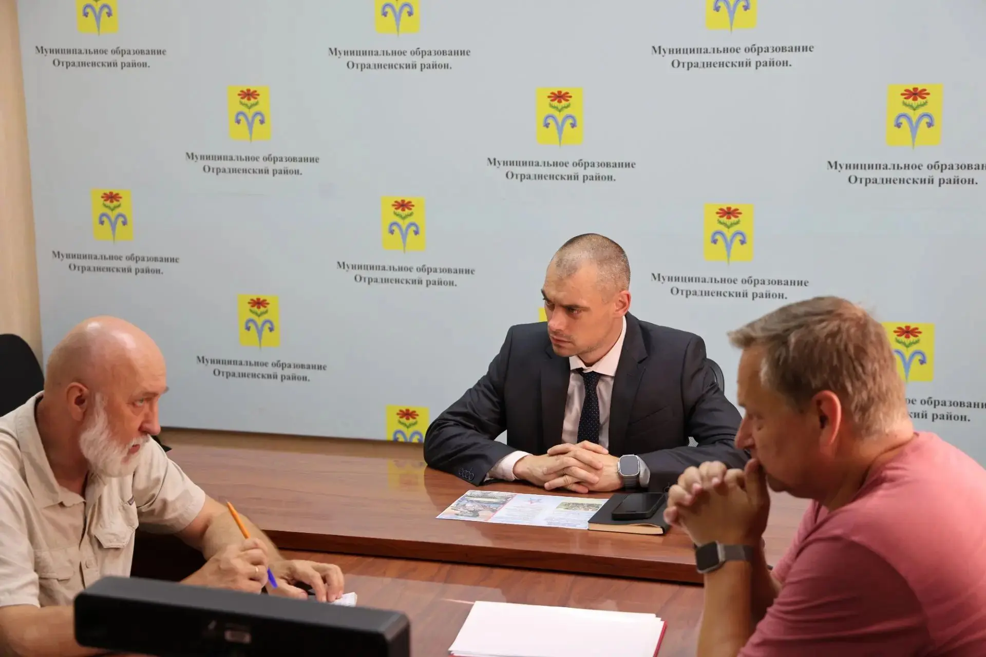 Провёл встречу с атаманом нашего района Владимиром Алексеевичем Волошиным и главами хуторских казачь