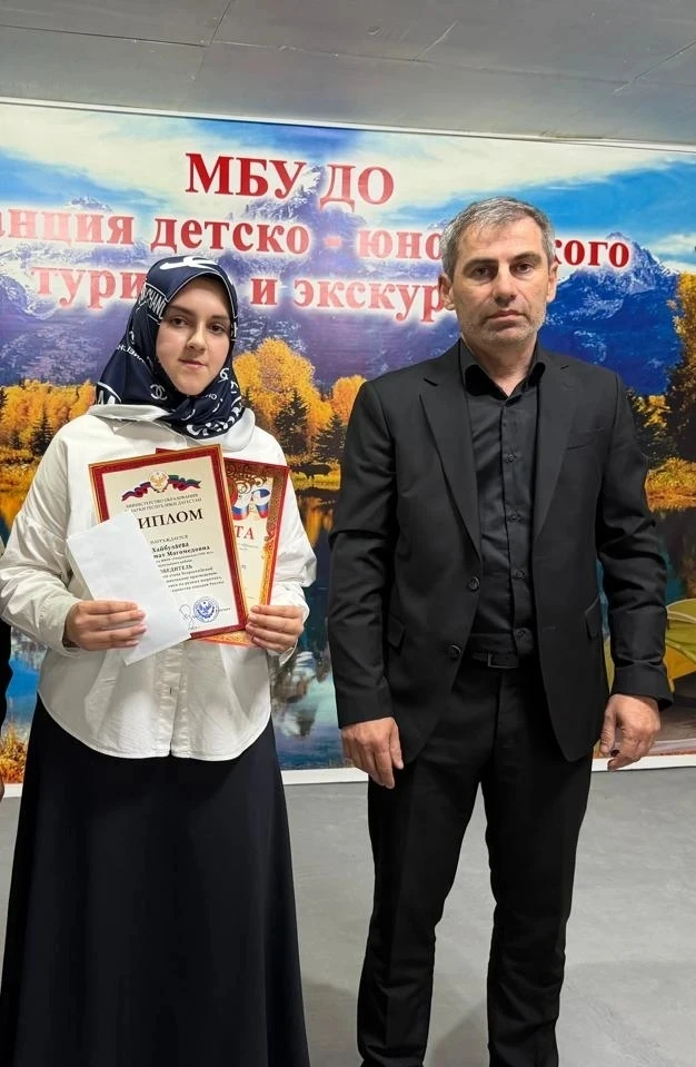 Были вручены грамота и денежный приз члену объединения "Юный краевед" победителю Республиканского ко