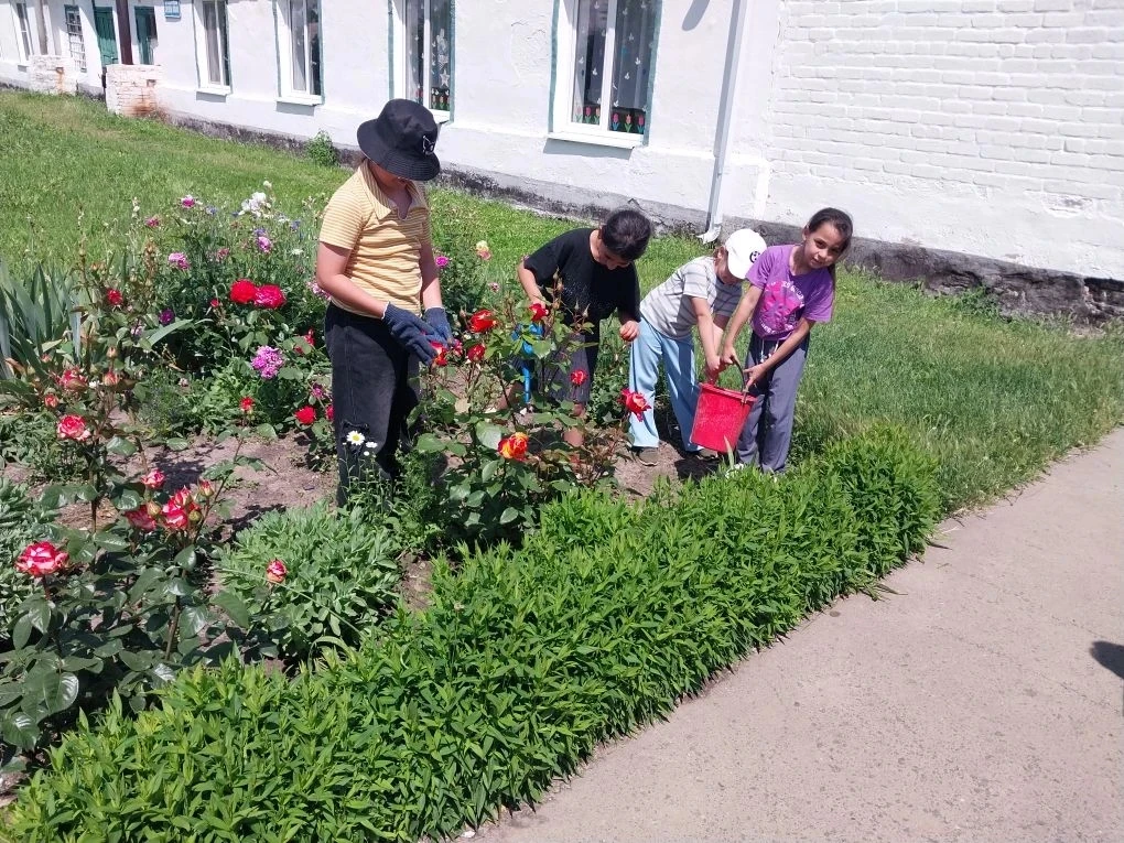 4 июня в пришкольном лагере «СолнцеГрад» был проведен «День добрых дел». В каждом из на...