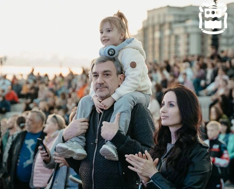 12 июня. День России.

Сегодня — повод не только для праздника, но и для разговора о том, куда мы дв