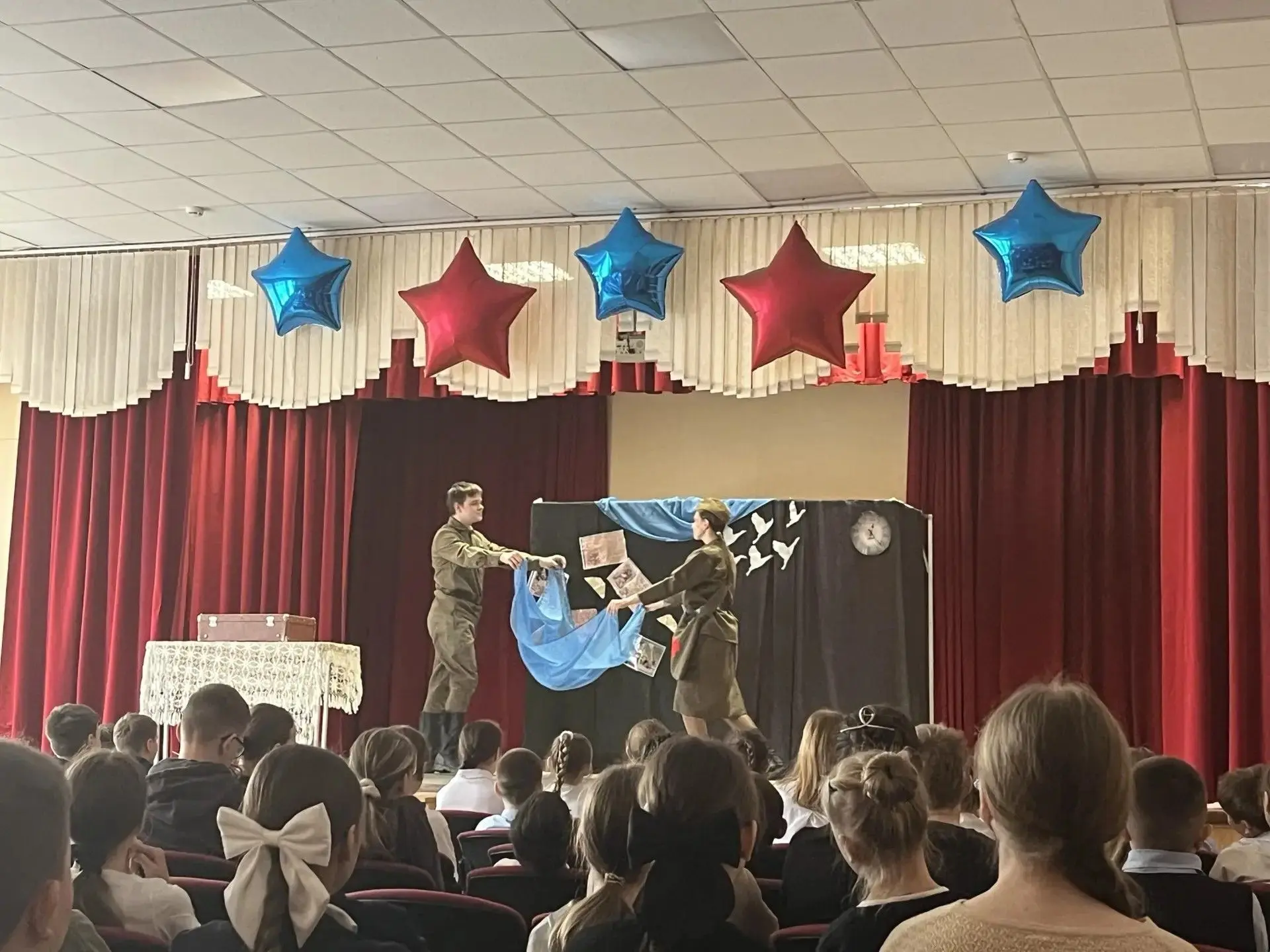 🎭 Спектакль «Письма с фронта»: путешествие в прошлое 🎭    7 мая ученики нашей школы посетили трогате