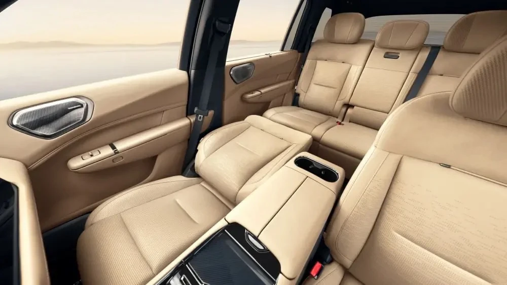 Кроссовер Lynk & Co 900 с пятиместным салоном вышел на рынок Китая. Диапазон цен этой модели состави
