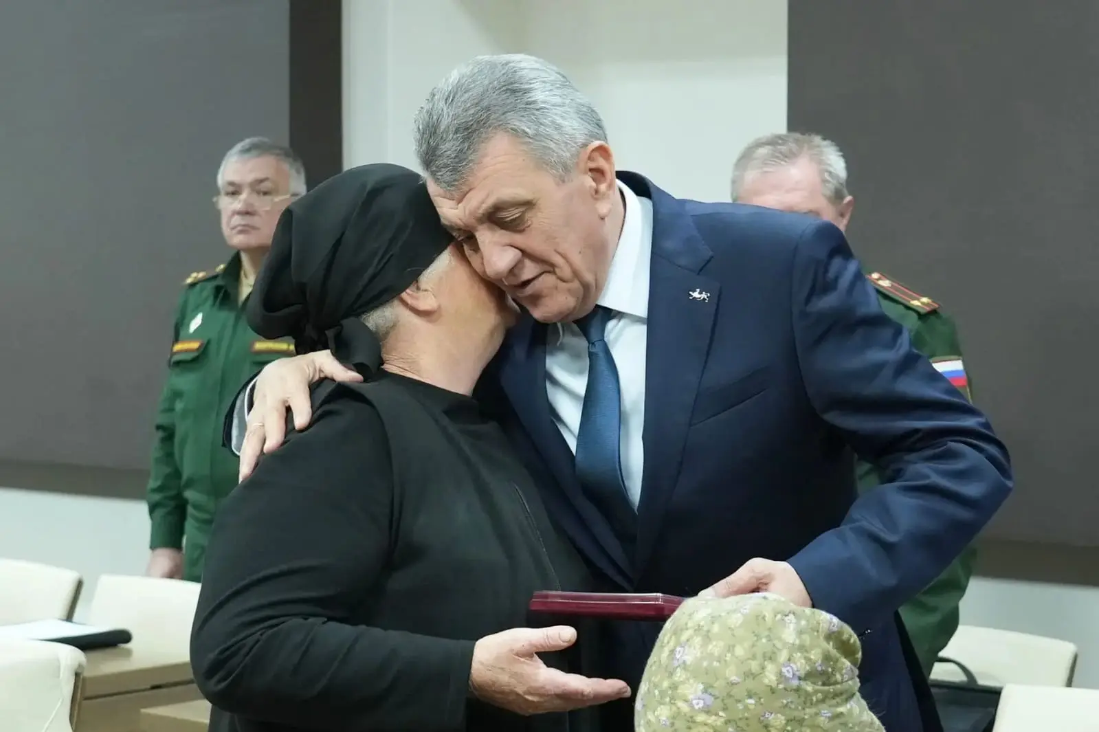Сегодня Глава РСО – Алания вручил Орден Мужества Лауре Келехсаевой – матери нашего земл...