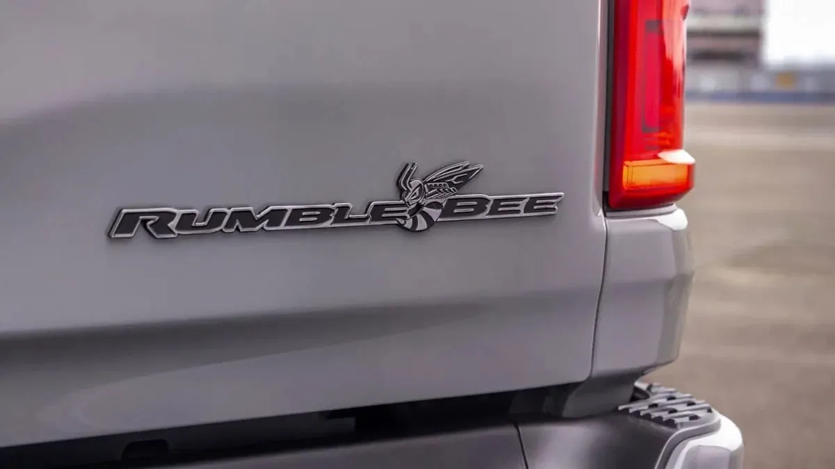 Ram выкатил сразу три «заряженных» пикапа из линейки Rumble Bee  Самый могучий — Ram 1500 Rumble Bee