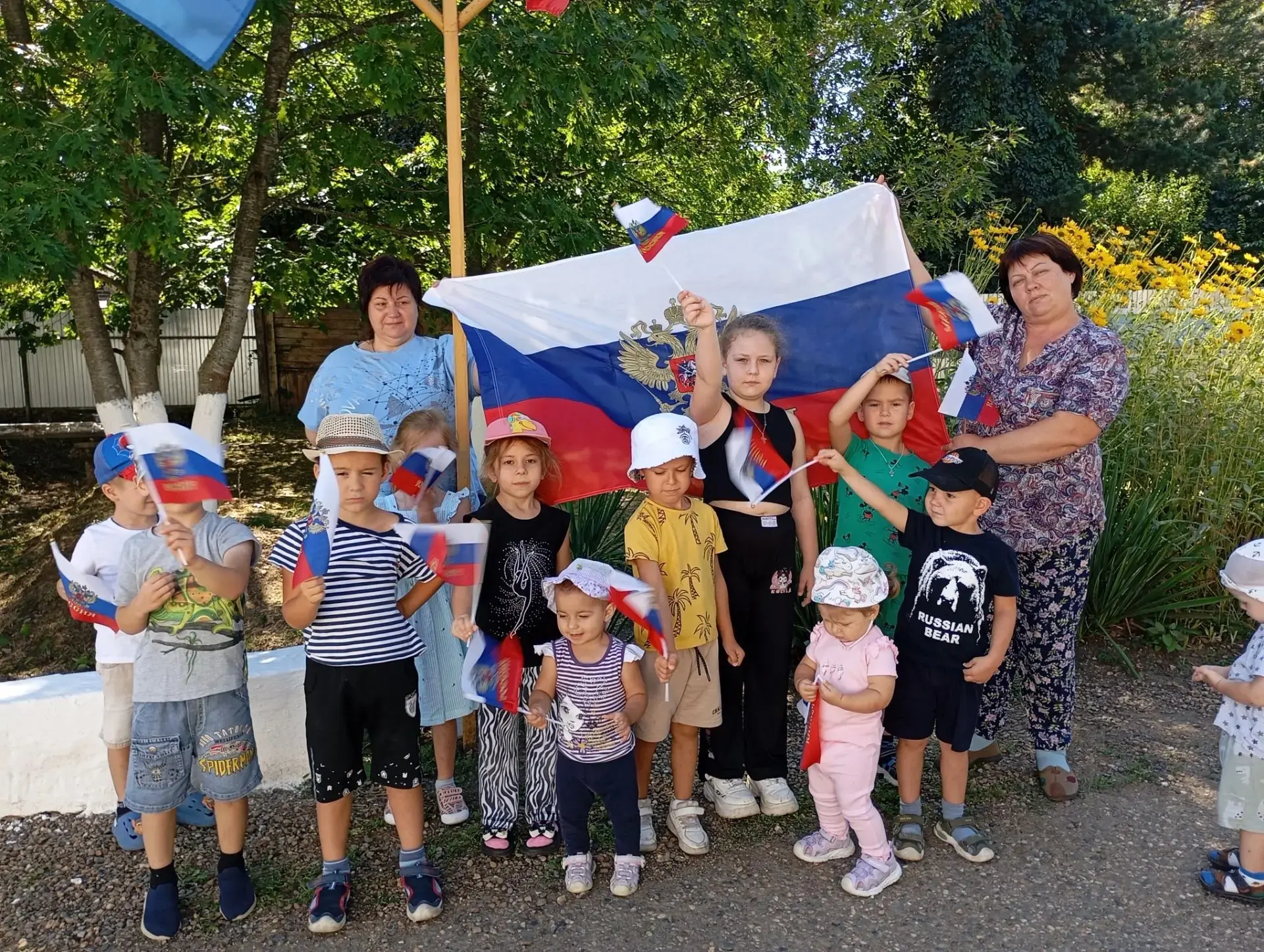 🎉 День Государственного флага РФ: праздник в группе «Теремок и "Ягодка»! 🎉