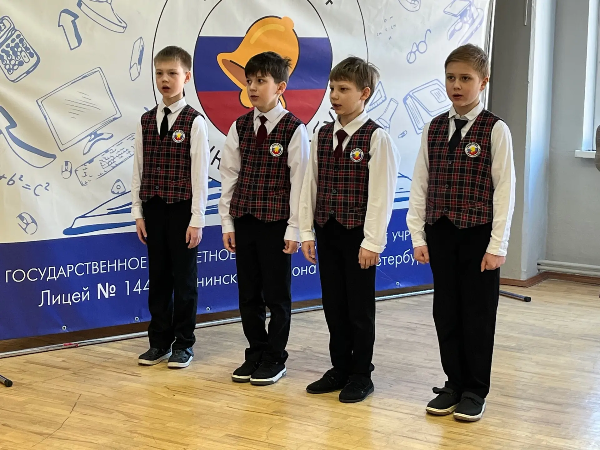 🇷🇺ТОРЖЕСТВЕННАЯ ЛИНЕЙКА🇷🇺  📌Флаг Российской Федерации - это символ национального единства, патриотиз