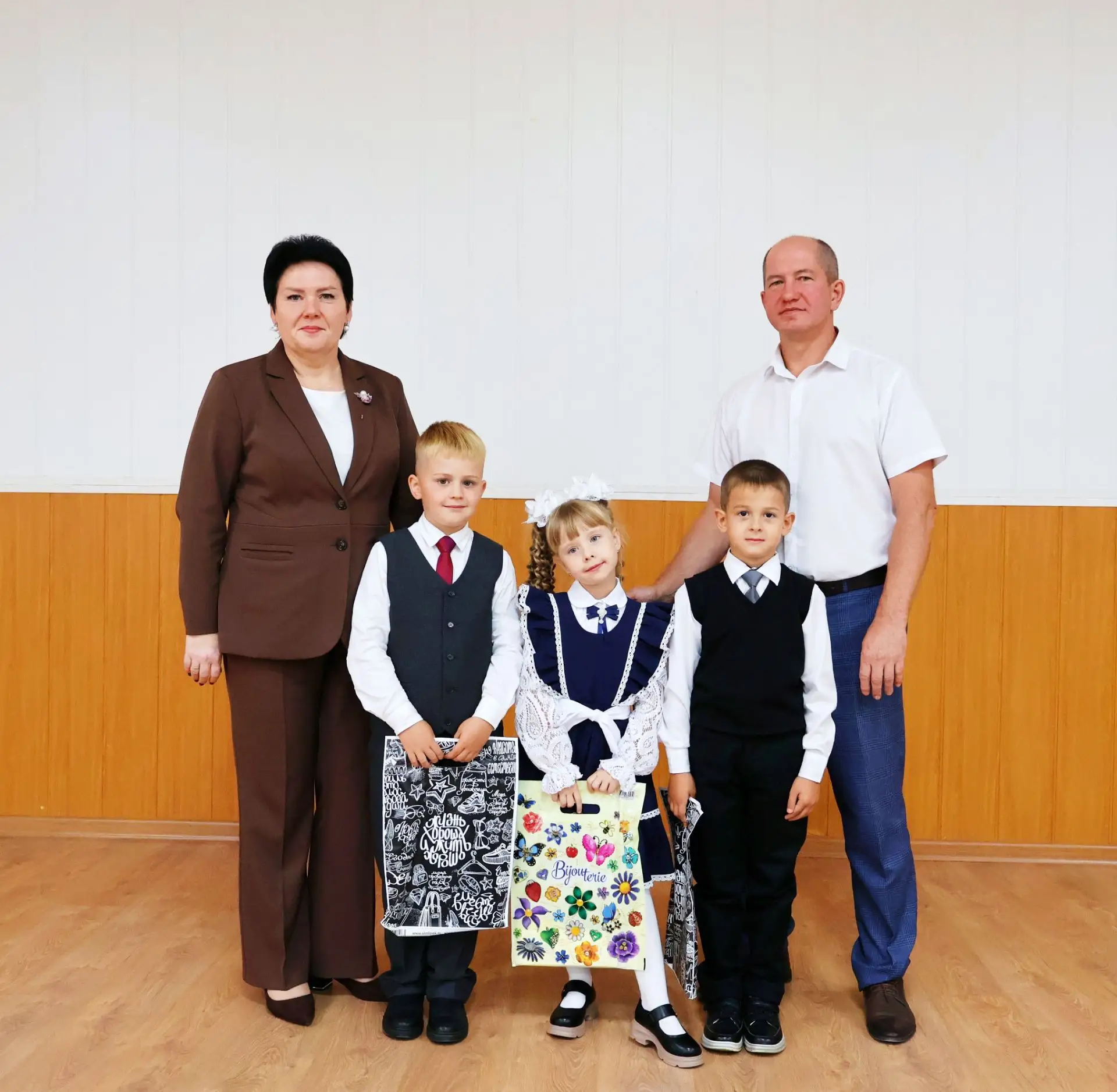 😍🎊 Сегодня, 1 сентября, мы по доброй традиции от профсоюзного комитета администрации ...