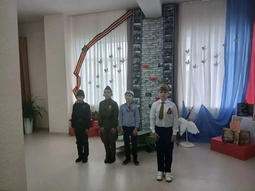 🕊️ «Строка, оборванная войной…» — конкурс чтецов к Дню Победы  29 апреля, в преддверии великого праз