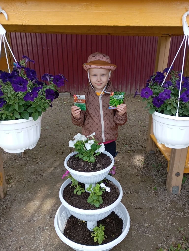 🌱 Наши хозяюшки-огородницы! Продолжаем посадки 🌿🥒

Наши хозяюшки-огородницы! Мы продолжаем подсаж